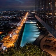 หน้าร้าน Elementi Rooftop Restaurant & Bar โรงแรม ฮอลิเดย์ อินน์ แอนด์ สวีท ระยอง
