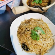 หูฉลามน้ำแดงบรั่นดี น้องนิว