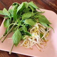 เมนูของร้าน ก๋วยเตี๋ยวเรือสมยศ