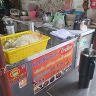 เมนู ก๋วยเตี๋ยวคั่วไก่ป้าเพียร