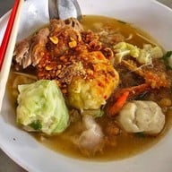 เมนูของร้าน เกี๊ยวปลานายเคี้ยมเจ้าเก่า 60 ปี