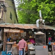 หน้าร้าน ป้าอ้อม ขั่วหมี่โคราช สูตรดั้งเดิม