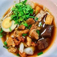 ก๋วยจั๊บน้ำข้นกระดูกอ่อน