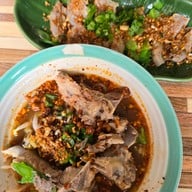 ก๋วยเตี๋ยวหมูภูเขาไฟอุดมผล