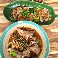 ก๋วยเตี๋ยวหมูภูเขาไฟอุดมผล