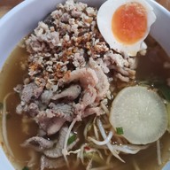 เมนูของร้าน ก๋วยเตี๋ยวหมูกำตังไข่ยักษ์ สูตรโบราณ รามอินทรา65 แยก2-2