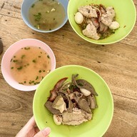 เจ๊จิ๋ม ก๋วยเตี๋ยวต้มยำโบราณ ซอยนาคนิวาส30