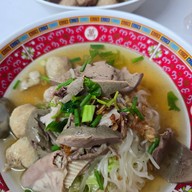 ก๋วยเตี๋ยวป้าใฝ