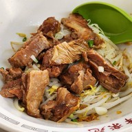 เมนูของร้าน ใสสะอาดก๋วยเตี๋ยวลูกชิ้นน้ำใส สาขาพระราม4 (บ่อนไก่)