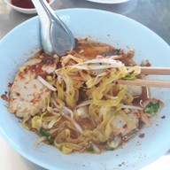 เมนูของร้าน ก๋วยเตี๋ยวลูกชิ้นปลานายหอย
