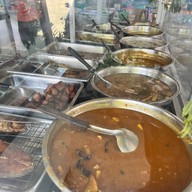 ข้าวราดแกงจี้ฮั้ว