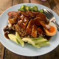 ร้านข้าวหมูแดง เฮียฮั๊ว