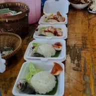 ร้านข้าวมันไก่ ประตู บี นิคมอุตสาหกรรมโรจนะ