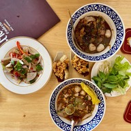 ก๋วยเตี๋ยวเรือ นายร้อย ก๋วยเตี๋ยวเรือนายร้อย (โครงการ Airport Avenue)