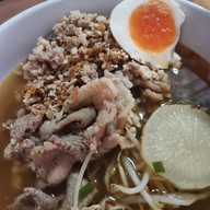 เมนูของร้าน ก๋วยเตี๋ยวหมูกำตังไข่ยักษ์ สูตรโบราณ รามอินทรา65 แยก2-2