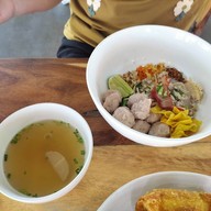 เมนูของร้าน ก๋วยเตี๋ยวสุโขทัยริมกรุง สาขาหลัก