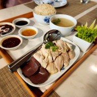 เมนูของร้าน เรือนต้น มณเฑียร สุรวงศ์