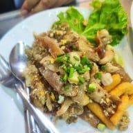 เมนูของร้าน ก๋วยเตี๋ยวคั่วไก่ราชวัตร