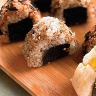 ข้าวปั้นญี่ปุ่น มามาซูบิ Mamasubi Onigiri & ชีสแชพ Cheese Chap ชีสล้นๆ & ขนมจีนโคตรแซ่บ น้ำยา 3ใจ พริกขี้หนูสวน สาขาศรีย่าน