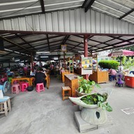 บรรยากาศ อาหารตามสั่ง คน “ คุก ” ข้าว อาหารตามสั่ง คน “ คุก ” ข้าว