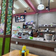 บรรยากาศ ข้าวมันไก่ เจ๊อ้วน เสนานิคม