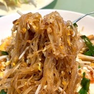 เมนูของร้าน เส้นสายปลายจวัก ผัดไทยโบราณ ซอยประเสริฐมนูกิจ 25