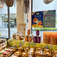 White Story Charn At The Avenue