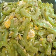 ข้าวแกงต้นมะยมเจ้าเก่า ซอยเรวดี 14 (ซ.รัตนาธิเบศร์ 3)