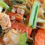 ข้าวแกงต้นมะยมเจ้าเก่า ซอยเรวดี 14 (ซ.รัตนาธิเบศร์ 3)