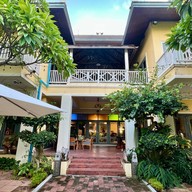 เดอะ สลิล เฮาส์ เดอะ สลิล เฮาส์