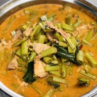 ข้าวแกงต้นมะยมเจ้าเก่า ซอยเรวดี 14 (ซ.รัตนาธิเบศร์ 3)