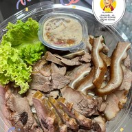 หัวหมูพะโล้ยายศรี - ตลาดแม่สะไบทอง