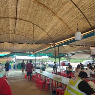 บรรยากาศ ชายทัยก๋วยเตี๋ยวไก่มะระ ปากทางแยกสุขสมาน
