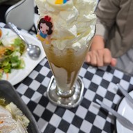 เฌอริ คาเฟ่