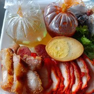 เพ้งโภชนา (ข้าวมันไก่ ไก่ทอด ขาหมู หมูแดง หมูกรอบ)