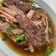 เมนูของร้าน ก๋วยเตี๋ยวเป็ดตุ๋นนายปิว หัวหิน
