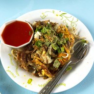 เมนูของร้าน เจ๊น้อยหอยทอด (ท่าฉลอม)