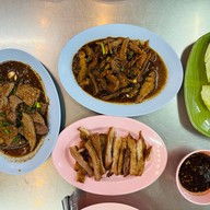 คอหมูย่างหน้าวิลล่า