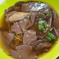 เมนูของร้าน ก๋วยเตี๋ยวเป็ดตุ๋นนายปิว หัวหิน