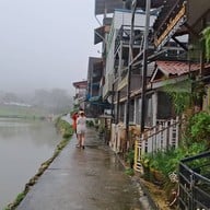 ตลาดบ้านอีต่อง