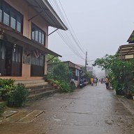 ตลาดบ้านอีต่อง