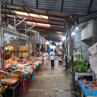 ตลาดบ้านอีต่อง