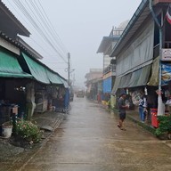 ตลาดบ้านอีต่อง