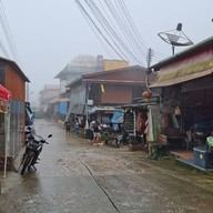 ตลาดบ้านอีต่อง