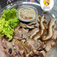 หัวหมูพะโล้ยายศรี - ตลาดแม่สะไบทอง