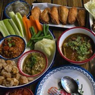 ร้านอาหารเหนือ (Talk Together Bar&Bistro)