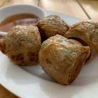 เจ๊เพ็ญเย็นตาโฟปูกั้ง วัดไผ่ล้อม(ต้นตำรับ) ตั้งอยู่ที่วัดไผ่ล้อม