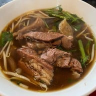 ก๋วยเตี๋ยวเนื้อตุ๋นนายหมี ลาซาล (Original) บางนา