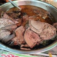 เมนูของร้าน เจ๊อ้อยข้าวเหนียวหน้าหมู คนสู้ชีวิต พหลโยธินเซนเตอร์