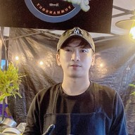 ร้านยำแฮงค์เอ้าท์ (โต้รุ่งตลาดทิพย์เกสร) ตลาดทิพย์เกสร